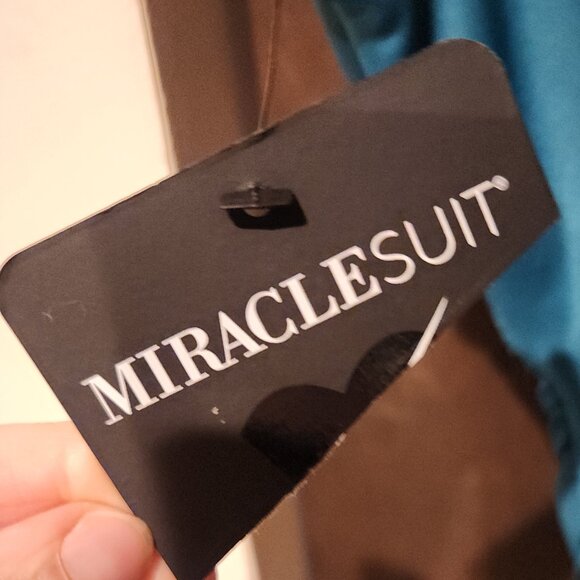 NWT Miracle Suit Escape One Piece - Picture 4 of 6